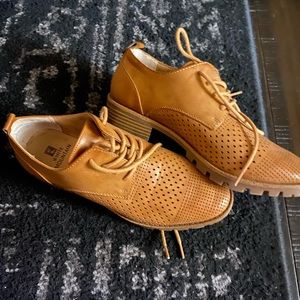 NWOT white mountain loafers size 5.5.  Never worn.